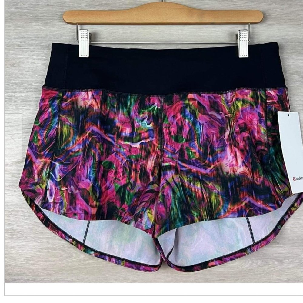 NWT Lululemon Speed Up MR Short 4” Lined Size 4